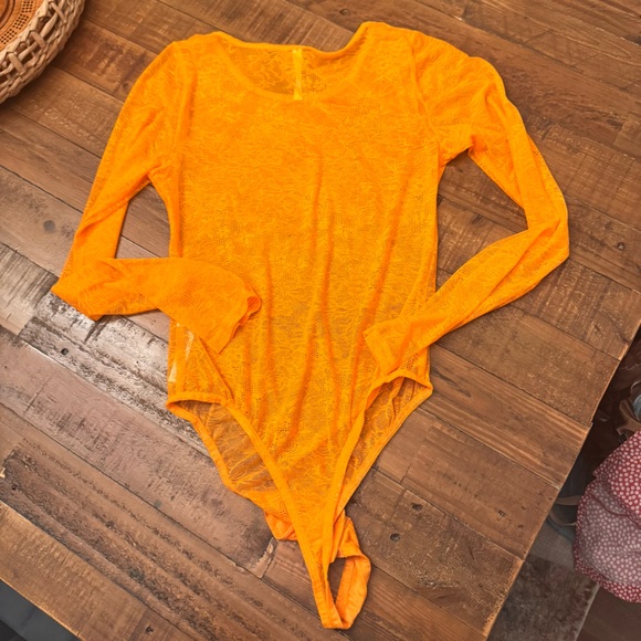 ANTHRO Harlowe‎ Lace Bodysuit - Picture 6 of 6